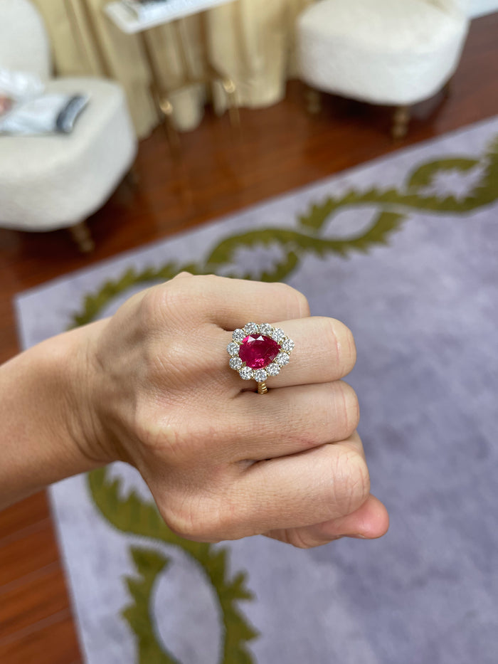 One of a kind 4.5ct Mahenge Spinel and Diamond Heirloom Bezel Ring